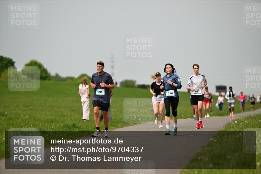 10.05.2026 - 8. Wedeler Halbmarathon Dr. Thomas Lammeyer http://msf.ph/oto/9704337 10.05.2026 11:51:41 Laufen 391, 3954, 614, 691 meine-sportfotos.de