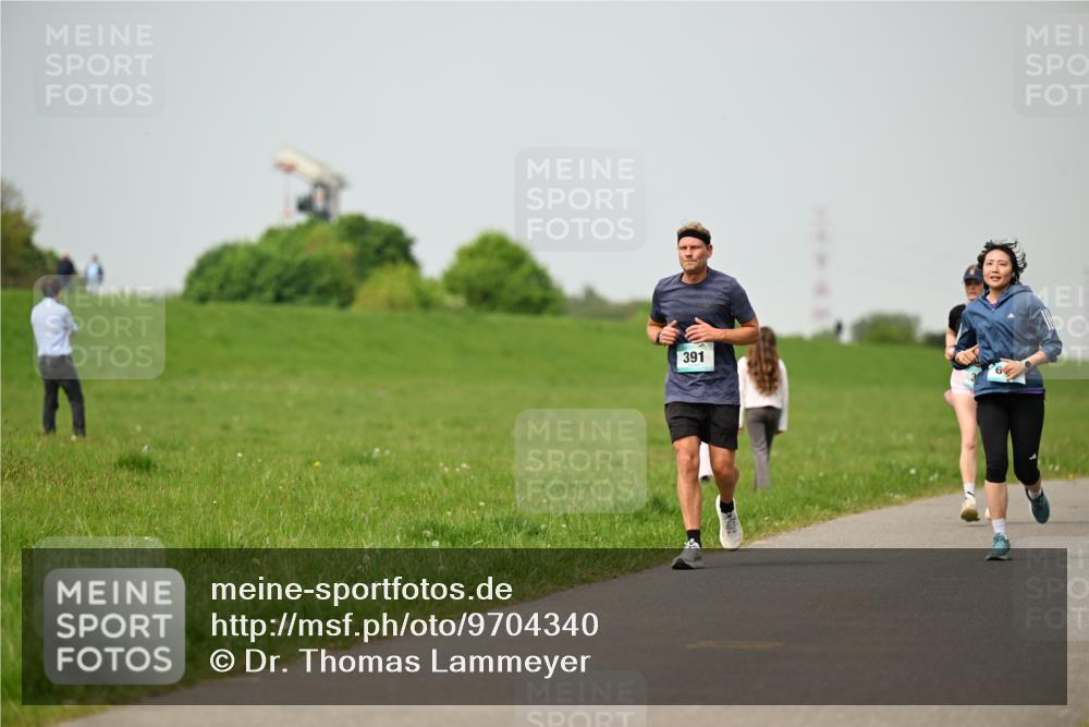 10.05.2026 - 8. Wedeler Halbmarathon Dr. Thomas Lammeyer http://msf.ph/oto/9704340 10.05.2026 11:51:42 Laufen 391 meine-sportfotos.de