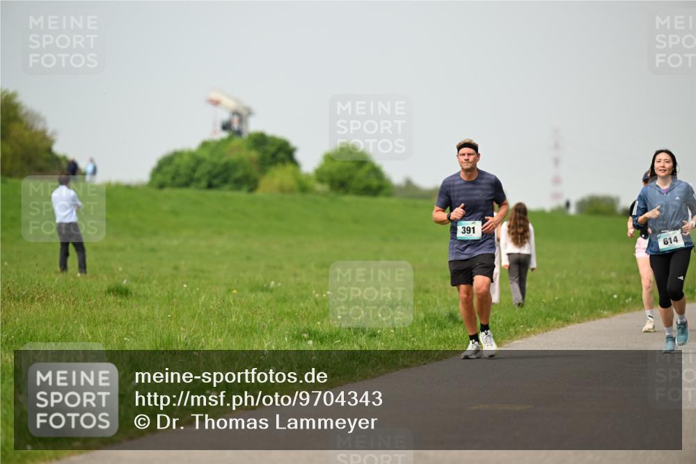 10.05.2026 - 8. Wedeler Halbmarathon Dr. Thomas Lammeyer http://msf.ph/oto/9704343 10.05.2026 11:51:42 Laufen 391, 614 meine-sportfotos.de