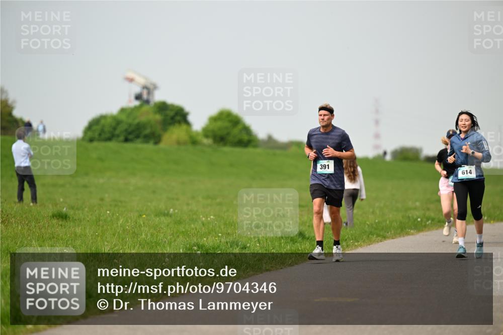 10.05.2026 - 8. Wedeler Halbmarathon Dr. Thomas Lammeyer http://msf.ph/oto/9704346 10.05.2026 11:51:41 Laufen 391, 614 meine-sportfotos.de