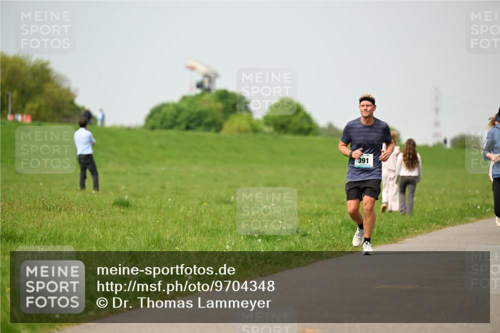 10.05.2026 - 8. Wedeler Halbmarathon Dr. Thomas Lammeyer http://msf.ph/oto/9704348 10.05.2026 11:51:42 Laufen 391 meine-sportfotos.de