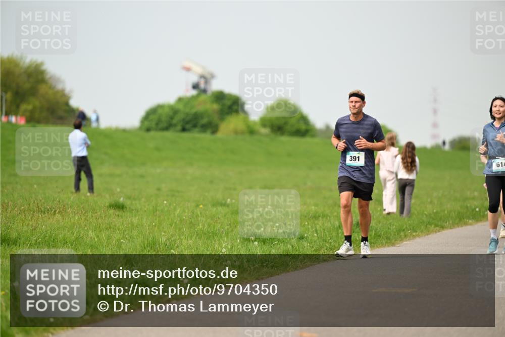 10.05.2026 - 8. Wedeler Halbmarathon Dr. Thomas Lammeyer http://msf.ph/oto/9704350 10.05.2026 11:51:42 Laufen 391, 614 meine-sportfotos.de