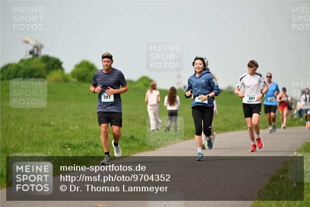 10.05.2026 - 8. Wedeler Halbmarathon Dr. Thomas Lammeyer http://msf.ph/oto/9704352 10.05.2026 11:51:43 Laufen 391, 691 meine-sportfotos.de