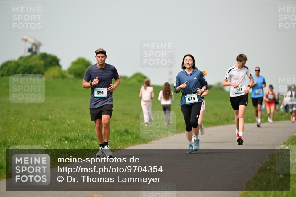 10.05.2026 - 8. Wedeler Halbmarathon Dr. Thomas Lammeyer http://msf.ph/oto/9704354 10.05.2026 11:51:43 Laufen 391, 614, 691 meine-sportfotos.de