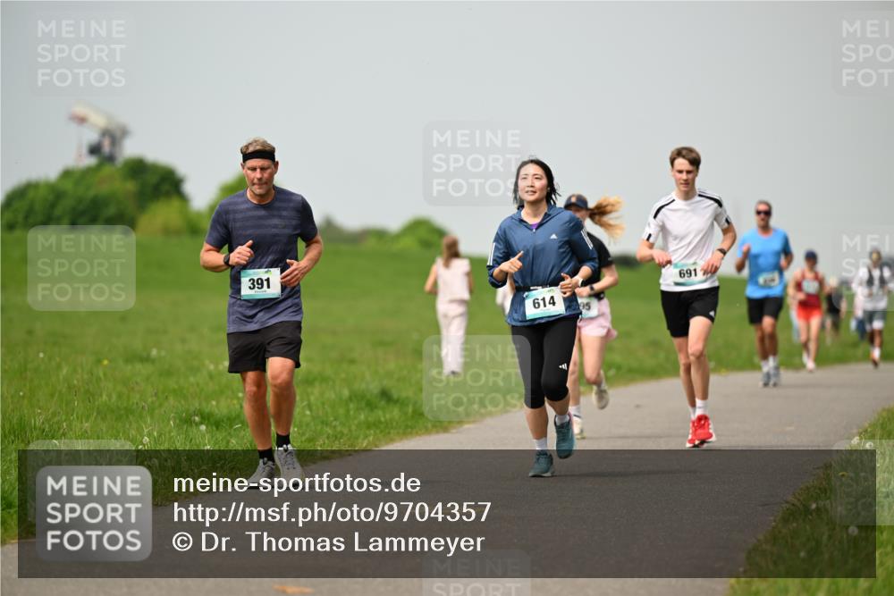 10.05.2026 - 8. Wedeler Halbmarathon Dr. Thomas Lammeyer http://msf.ph/oto/9704357 10.05.2026 11:51:44 Laufen 391, 614, 295, 691 meine-sportfotos.de