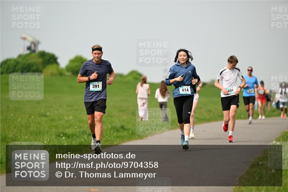 10.05.2026 - 8. Wedeler Halbmarathon Dr. Thomas Lammeyer http://msf.ph/oto/9704358 10.05.2026 11:51:43 Laufen 391, 614, 691 meine-sportfotos.de