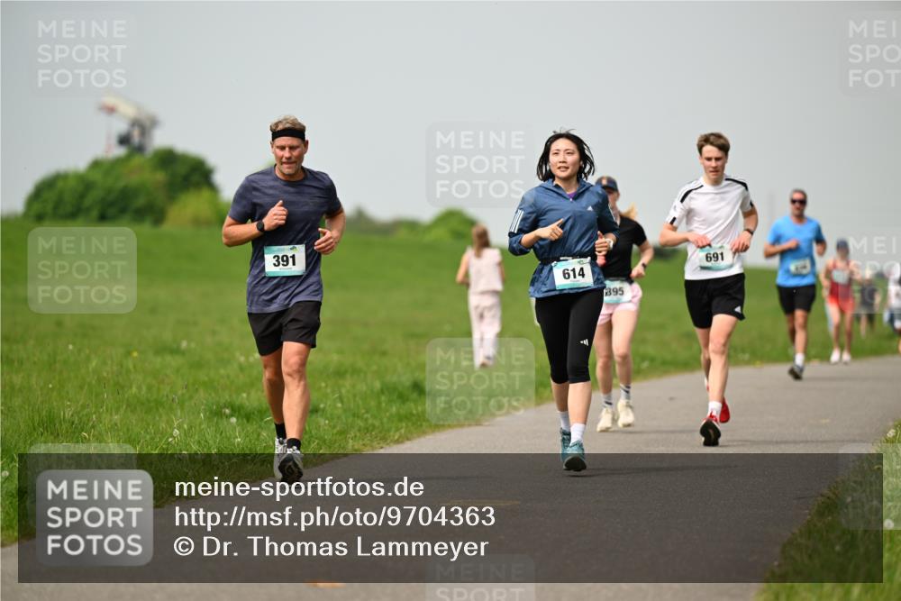 10.05.2026 - 8. Wedeler Halbmarathon Dr. Thomas Lammeyer http://msf.ph/oto/9704363 10.05.2026 11:51:44 Laufen 391, 614, 895, 691 meine-sportfotos.de