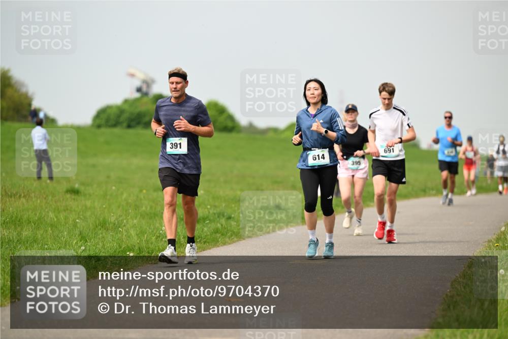 10.05.2026 - 8. Wedeler Halbmarathon Dr. Thomas Lammeyer http://msf.ph/oto/9704370 10.05.2026 11:51:45 Laufen 391, 614, 395, 691 meine-sportfotos.de