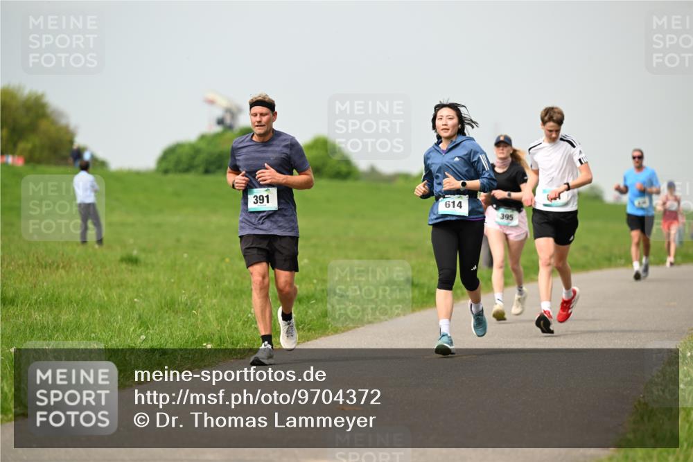 10.05.2026 - 8. Wedeler Halbmarathon Dr. Thomas Lammeyer http://msf.ph/oto/9704372 10.05.2026 11:51:45 Laufen 391, 614, 395 meine-sportfotos.de
