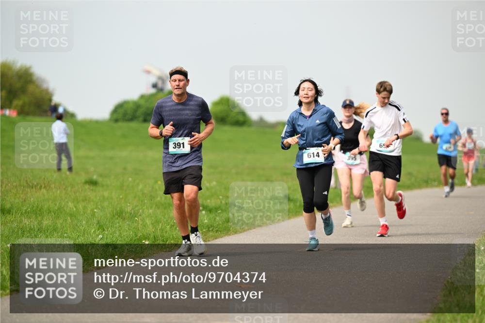 10.05.2026 - 8. Wedeler Halbmarathon Dr. Thomas Lammeyer http://msf.ph/oto/9704374 10.05.2026 11:51:45 Laufen 391, 614, 395 meine-sportfotos.de