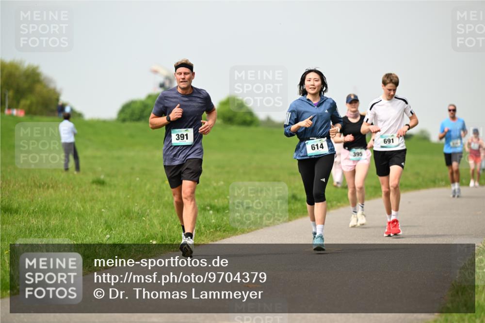 10.05.2026 - 8. Wedeler Halbmarathon Dr. Thomas Lammeyer http://msf.ph/oto/9704379 10.05.2026 11:51:45 Laufen 391, 614, 395, 691 meine-sportfotos.de