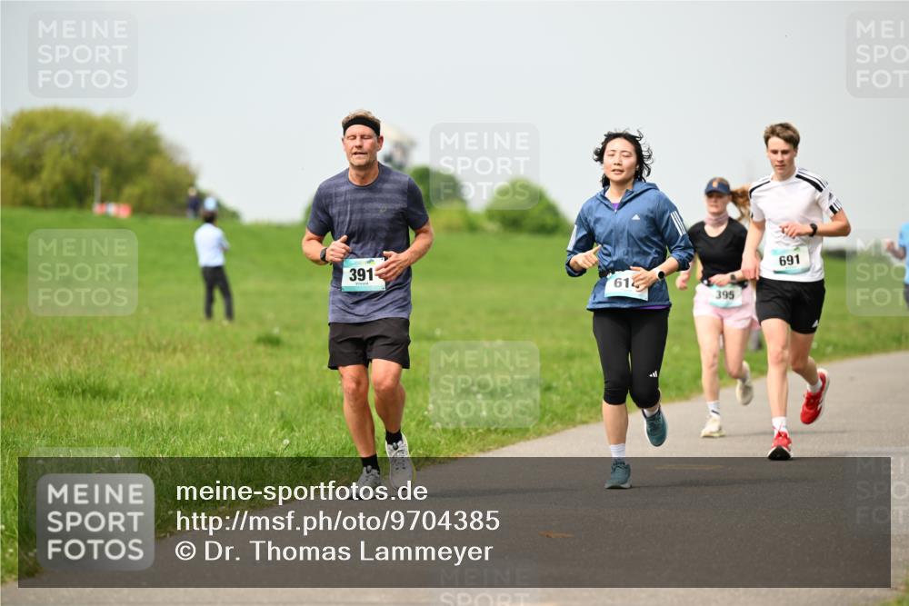 10.05.2026 - 8. Wedeler Halbmarathon Dr. Thomas Lammeyer http://msf.ph/oto/9704385 10.05.2026 11:51:46 Laufen 391, 395, 691 meine-sportfotos.de