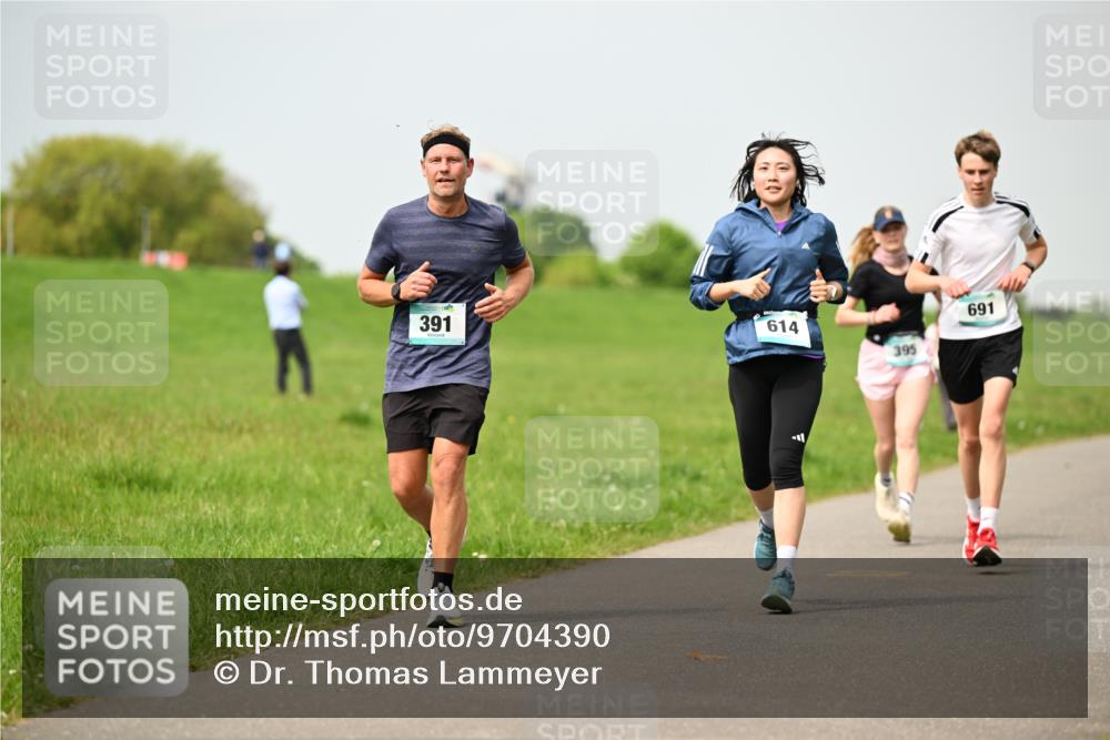 10.05.2026 - 8. Wedeler Halbmarathon Dr. Thomas Lammeyer http://msf.ph/oto/9704390 10.05.2026 11:51:46 Laufen 614, 391, 395, 691 meine-sportfotos.de