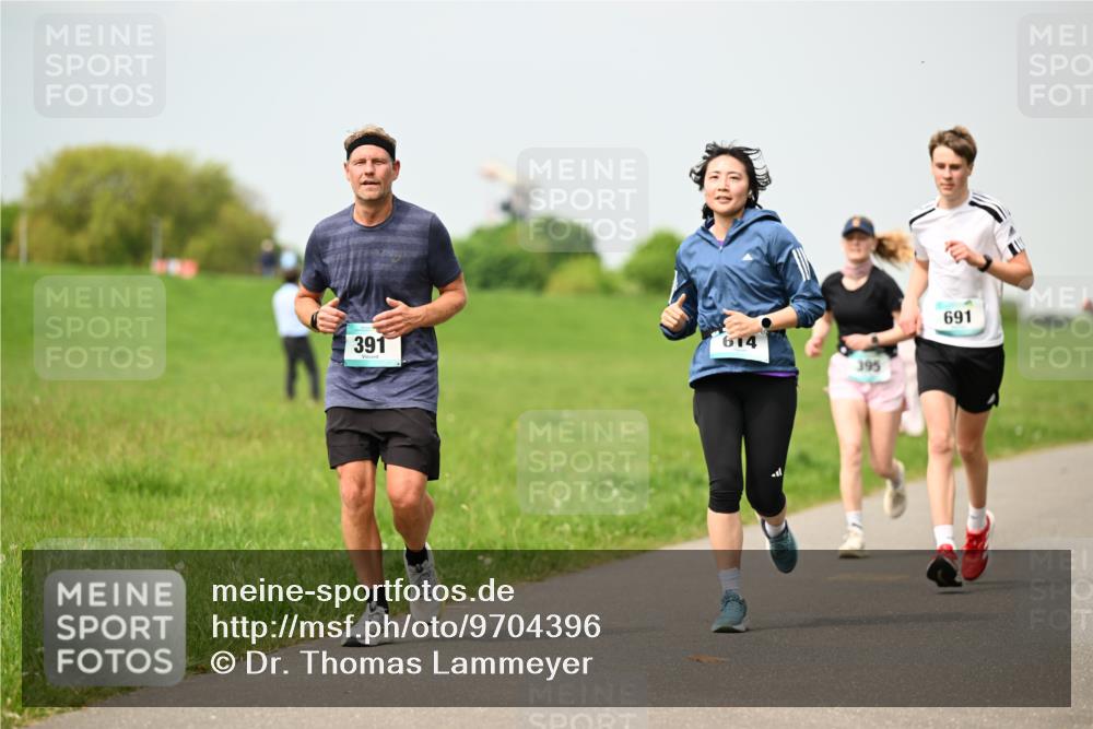 10.05.2026 - 8. Wedeler Halbmarathon Dr. Thomas Lammeyer http://msf.ph/oto/9704396 10.05.2026 11:51:46 Laufen 614, 391, 395, 691 meine-sportfotos.de