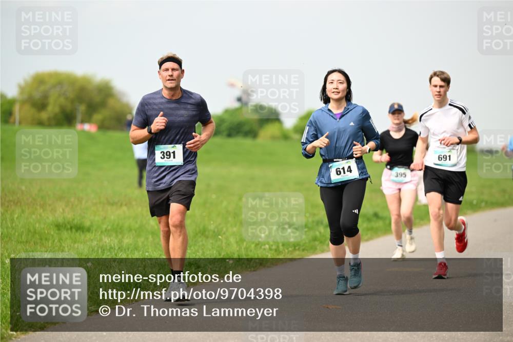10.05.2026 - 8. Wedeler Halbmarathon Dr. Thomas Lammeyer http://msf.ph/oto/9704398 10.05.2026 11:51:47 Laufen 391, 614, 395, 691 meine-sportfotos.de
