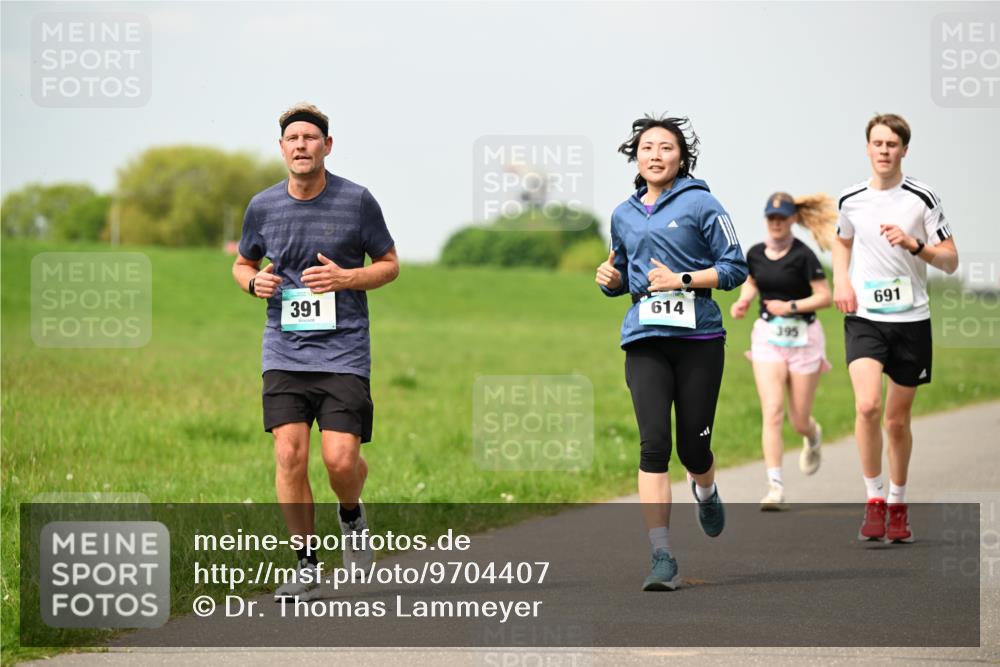 10.05.2026 - 8. Wedeler Halbmarathon Dr. Thomas Lammeyer http://msf.ph/oto/9704407 10.05.2026 11:51:47 Laufen 391, 614, 691, 395 meine-sportfotos.de
