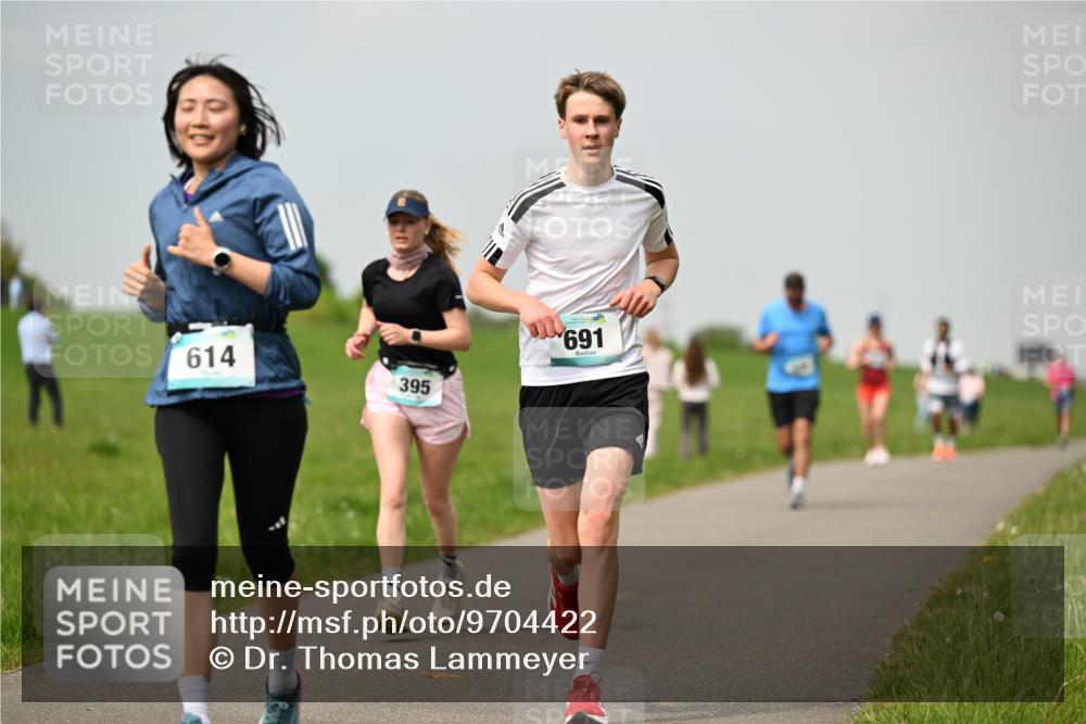 10.05.2026 - 8. Wedeler Halbmarathon Dr. Thomas Lammeyer http://msf.ph/oto/9704422 10.05.2026 11:51:48 Laufen 614, 395, 691 meine-sportfotos.de