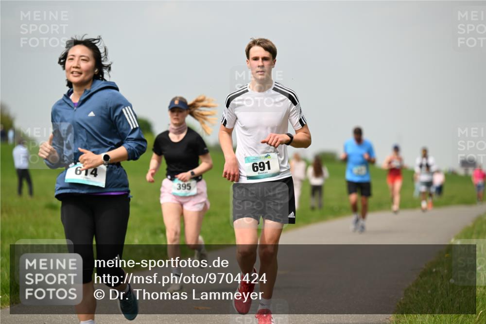 10.05.2026 - 8. Wedeler Halbmarathon Dr. Thomas Lammeyer http://msf.ph/oto/9704424 10.05.2026 11:51:49 Laufen 614, 395, 691 meine-sportfotos.de