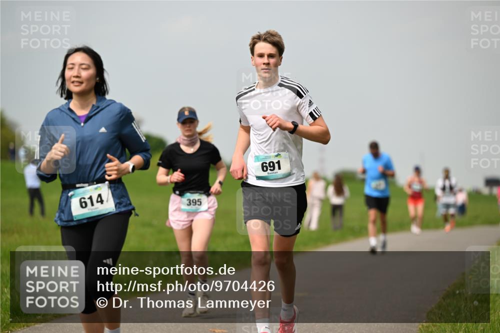 10.05.2026 - 8. Wedeler Halbmarathon Dr. Thomas Lammeyer http://msf.ph/oto/9704426 10.05.2026 11:51:49 Laufen 614, 395, 691 meine-sportfotos.de