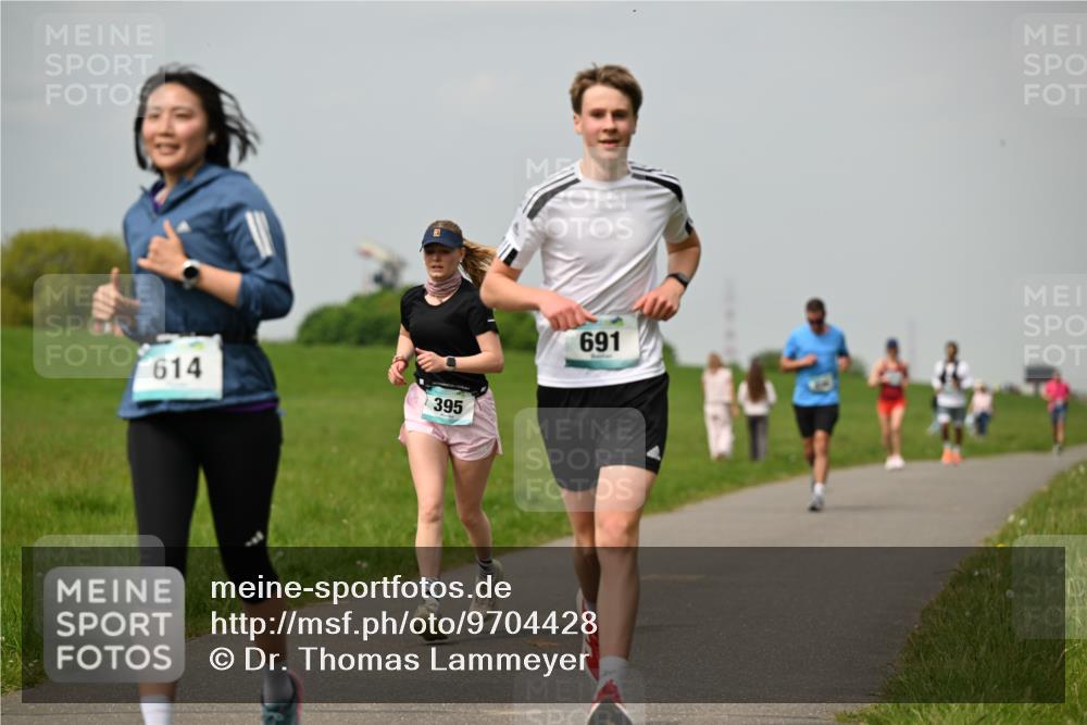 10.05.2026 - 8. Wedeler Halbmarathon Dr. Thomas Lammeyer http://msf.ph/oto/9704428 10.05.2026 11:51:49 Laufen 614, 395, 691 meine-sportfotos.de