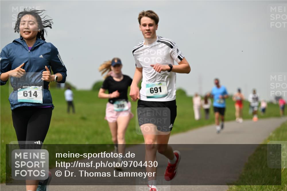 10.05.2026 - 8. Wedeler Halbmarathon Dr. Thomas Lammeyer http://msf.ph/oto/9704430 10.05.2026 11:51:50 Laufen 614, 691 meine-sportfotos.de