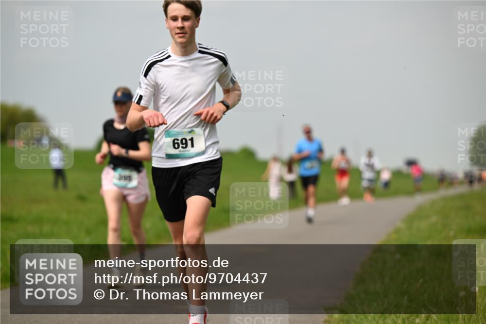 10.05.2026 - 8. Wedeler Halbmarathon Dr. Thomas Lammeyer http://msf.ph/oto/9704437 10.05.2026 11:51:50 Laufen 691 meine-sportfotos.de