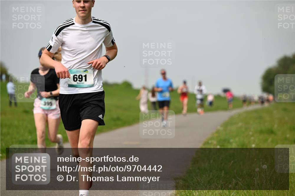 10.05.2026 - 8. Wedeler Halbmarathon Dr. Thomas Lammeyer http://msf.ph/oto/9704442 10.05.2026 11:51:50 Laufen 395, 691 meine-sportfotos.de