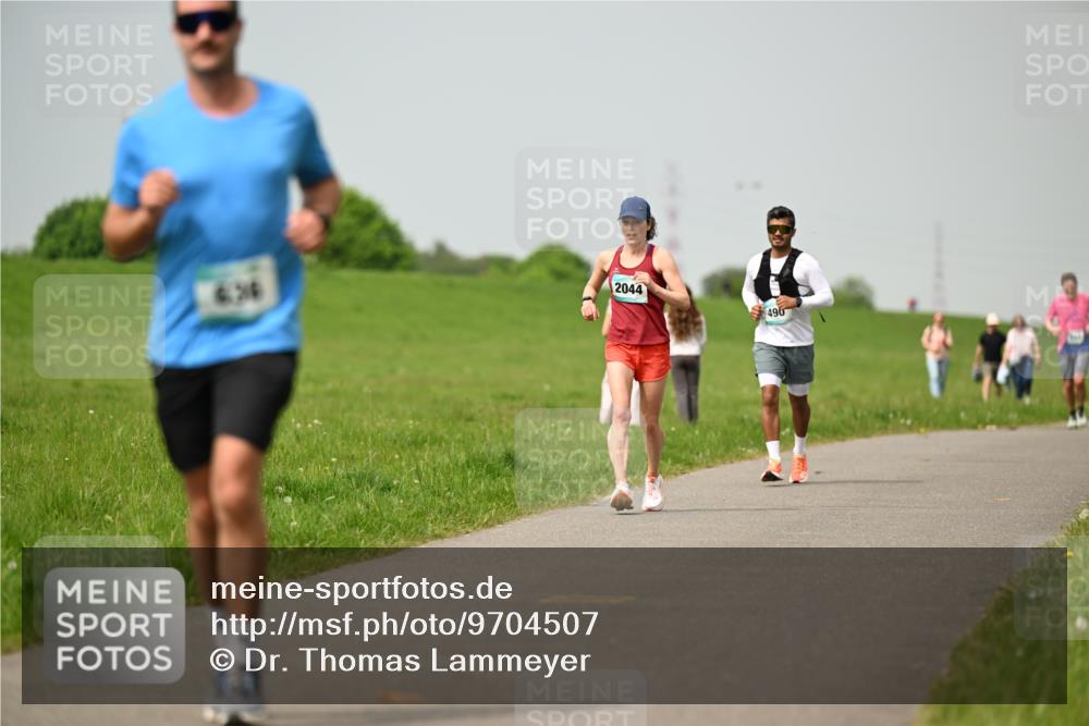 10.05.2026 - 8. Wedeler Halbmarathon Dr. Thomas Lammeyer http://msf.ph/oto/9704507 10.05.2026 11:51:57 Laufen 636, 2044, 490 meine-sportfotos.de