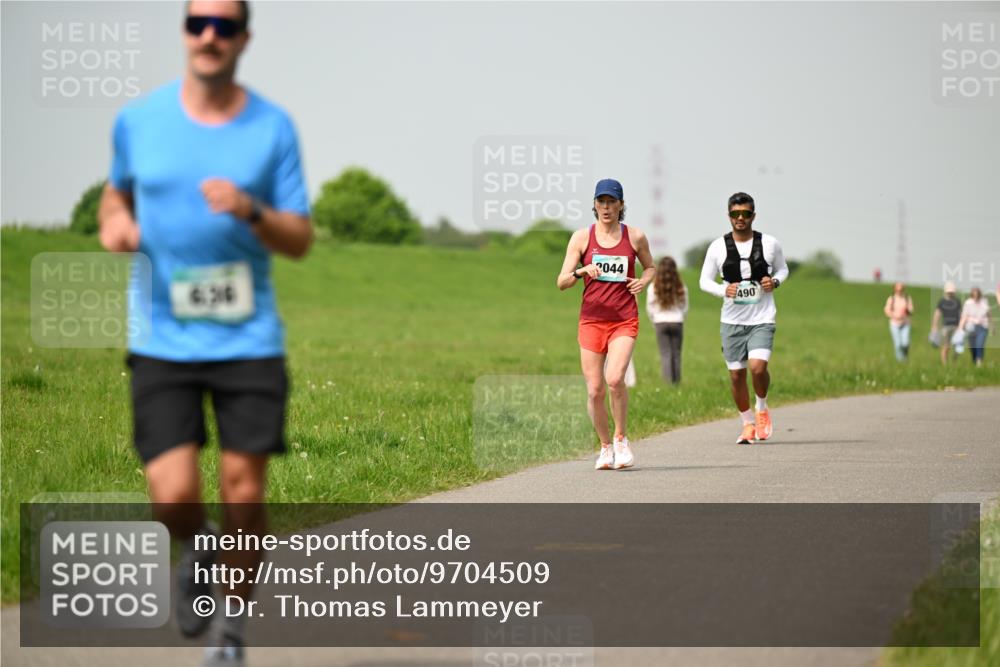 10.05.2026 - 8. Wedeler Halbmarathon Dr. Thomas Lammeyer http://msf.ph/oto/9704509 10.05.2026 11:51:57 Laufen 3044, 490 meine-sportfotos.de