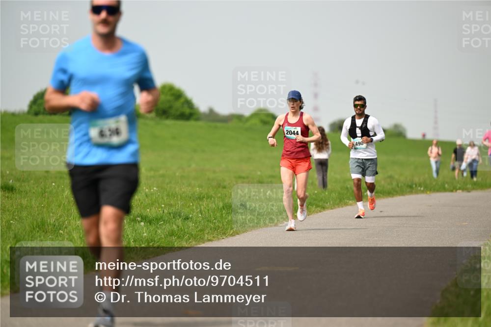 10.05.2026 - 8. Wedeler Halbmarathon Dr. Thomas Lammeyer http://msf.ph/oto/9704511 10.05.2026 11:51:57 Laufen 2044, 490 meine-sportfotos.de