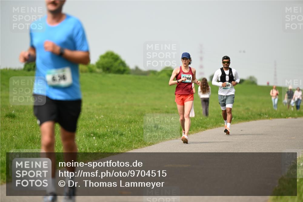 10.05.2026 - 8. Wedeler Halbmarathon Dr. Thomas Lammeyer http://msf.ph/oto/9704515 10.05.2026 11:51:57 Laufen  meine-sportfotos.de