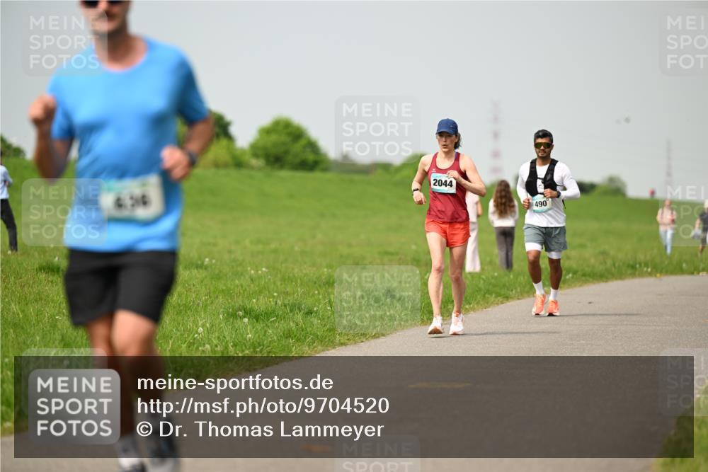 10.05.2026 - 8. Wedeler Halbmarathon Dr. Thomas Lammeyer http://msf.ph/oto/9704520 10.05.2026 11:51:57 Laufen 2044, 490 meine-sportfotos.de