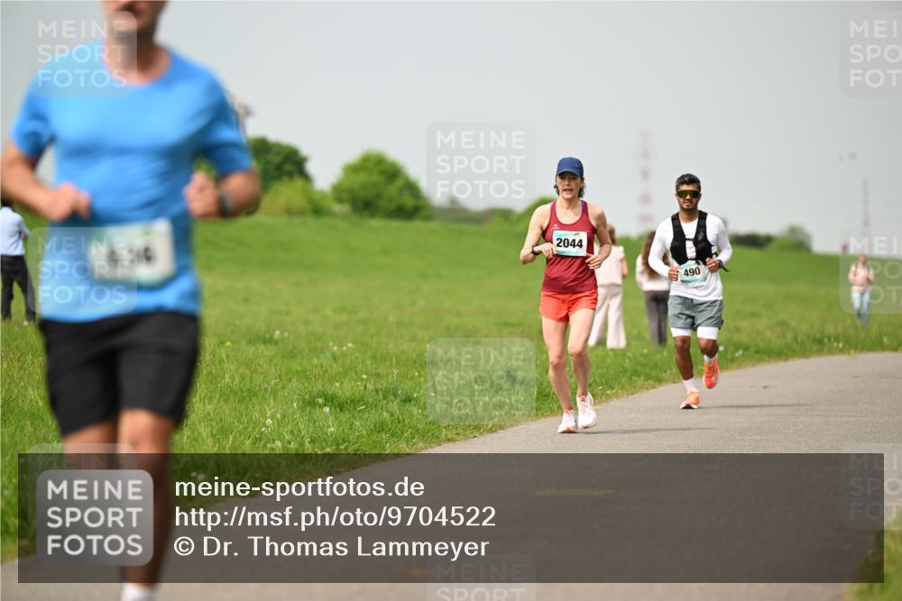 10.05.2026 - 8. Wedeler Halbmarathon Dr. Thomas Lammeyer http://msf.ph/oto/9704522 10.05.2026 11:51:57 Laufen 2044, 490 meine-sportfotos.de