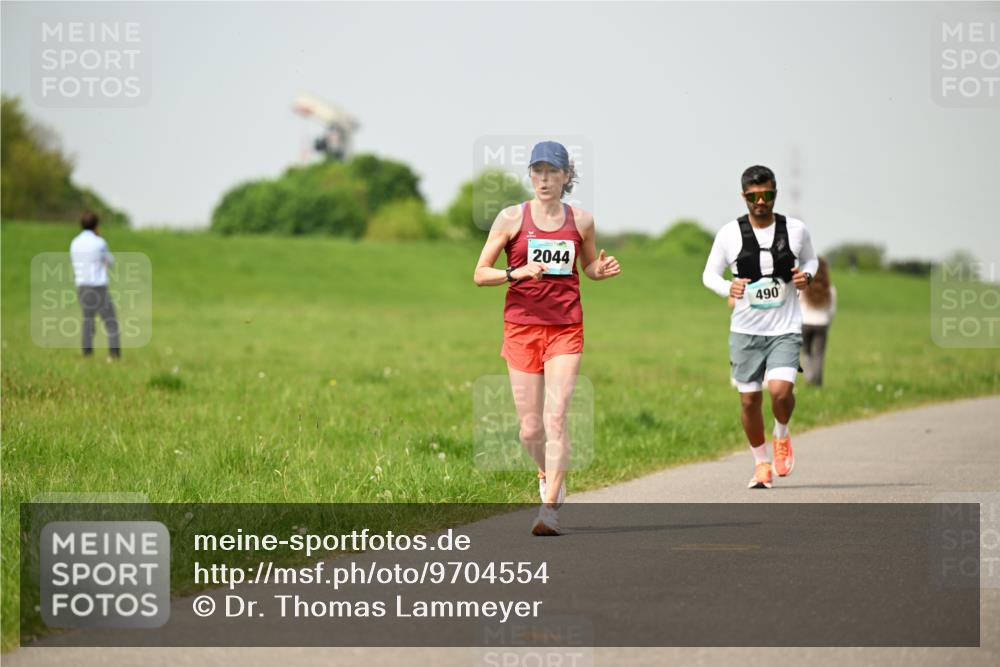 10.05.2026 - 8. Wedeler Halbmarathon Dr. Thomas Lammeyer http://msf.ph/oto/9704554 10.05.2026 11:52:00 Laufen 2044, 490 meine-sportfotos.de