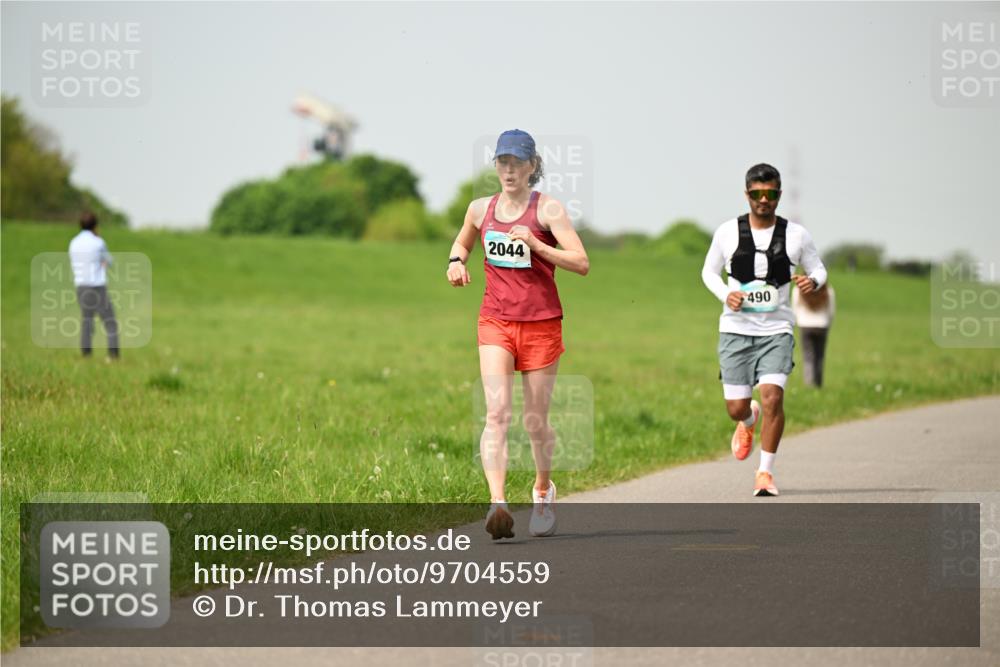 10.05.2026 - 8. Wedeler Halbmarathon Dr. Thomas Lammeyer http://msf.ph/oto/9704559 10.05.2026 11:52:00 Laufen 2044, 490 meine-sportfotos.de