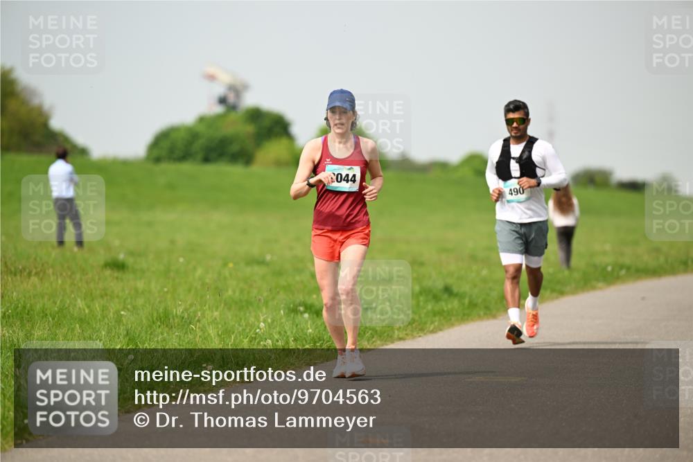 10.05.2026 - 8. Wedeler Halbmarathon Dr. Thomas Lammeyer http://msf.ph/oto/9704563 10.05.2026 11:52:00 Laufen 044, 490 meine-sportfotos.de