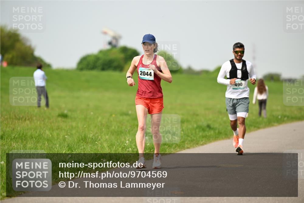 10.05.2026 - 8. Wedeler Halbmarathon Dr. Thomas Lammeyer http://msf.ph/oto/9704569 10.05.2026 11:52:01 Laufen 2044, 490 meine-sportfotos.de
