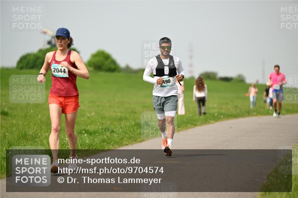 10.05.2026 - 8. Wedeler Halbmarathon Dr. Thomas Lammeyer http://msf.ph/oto/9704574 10.05.2026 11:52:01 Laufen 2044, 490 meine-sportfotos.de