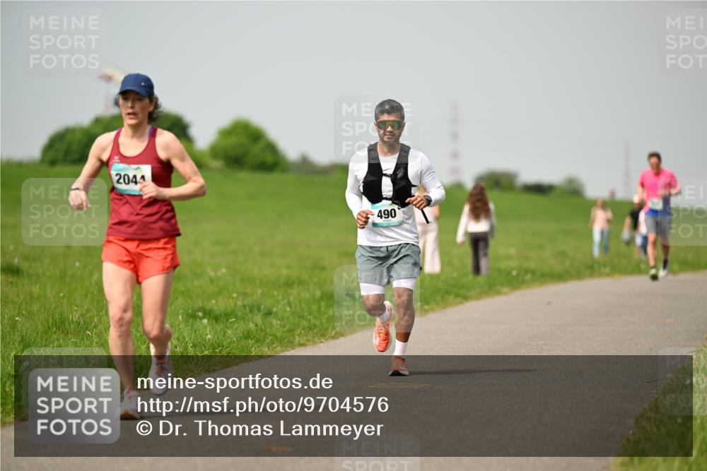 10.05.2026 - 8. Wedeler Halbmarathon Dr. Thomas Lammeyer http://msf.ph/oto/9704576 10.05.2026 11:52:02 Laufen 2044, 490 meine-sportfotos.de