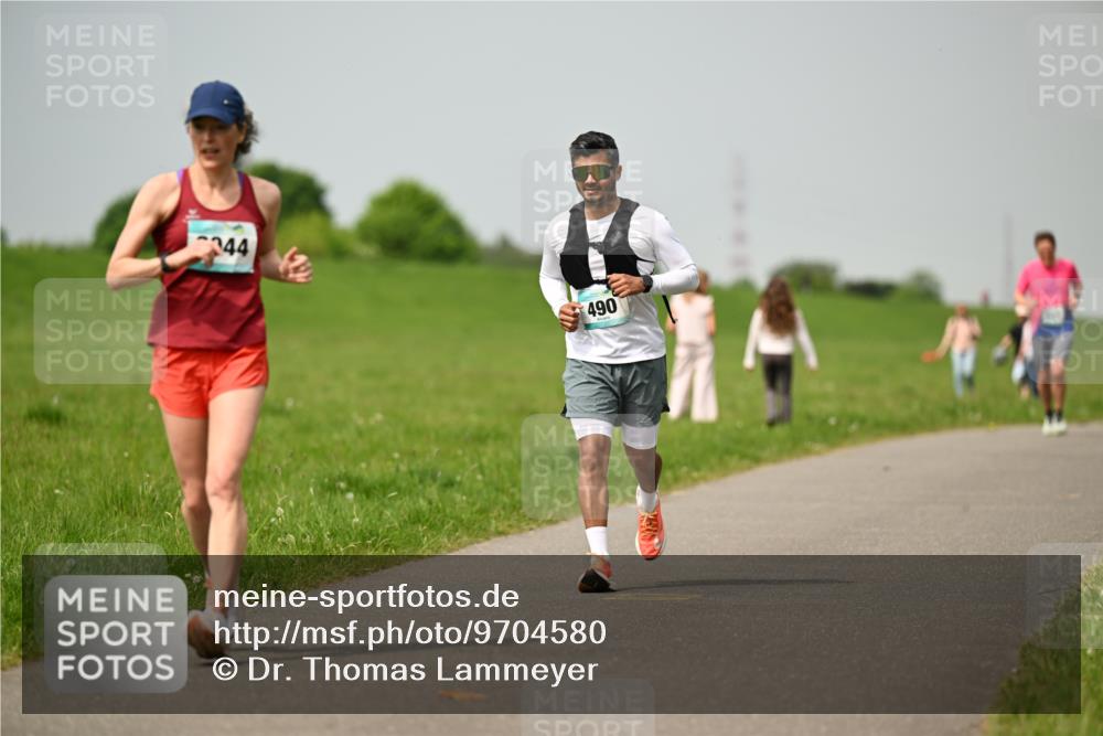 10.05.2026 - 8. Wedeler Halbmarathon Dr. Thomas Lammeyer http://msf.ph/oto/9704580 10.05.2026 11:52:02 Laufen 490 meine-sportfotos.de