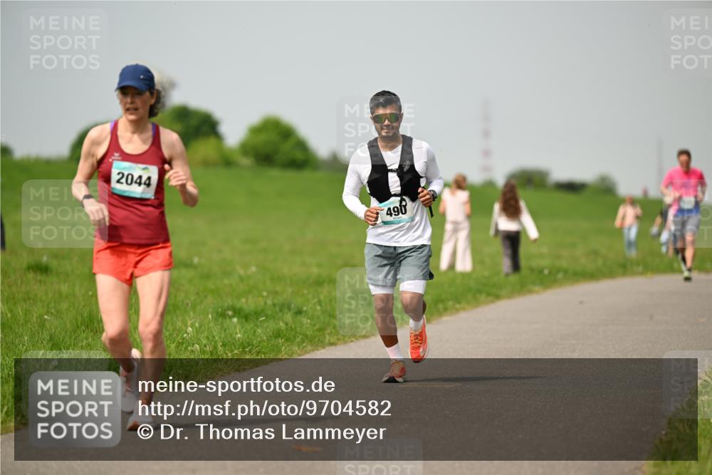 10.05.2026 - 8. Wedeler Halbmarathon Dr. Thomas Lammeyer http://msf.ph/oto/9704582 10.05.2026 11:52:02 Laufen 2044, 496 meine-sportfotos.de
