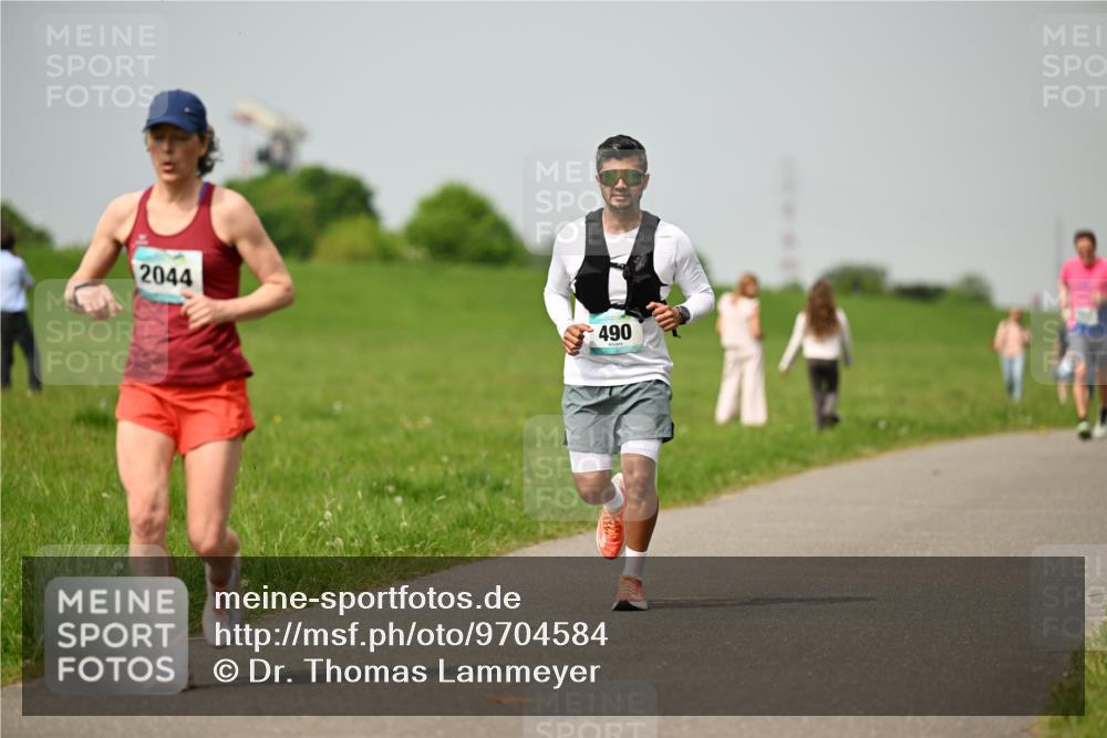 10.05.2026 - 8. Wedeler Halbmarathon Dr. Thomas Lammeyer http://msf.ph/oto/9704584 10.05.2026 11:52:02 Laufen 2044, 490 meine-sportfotos.de