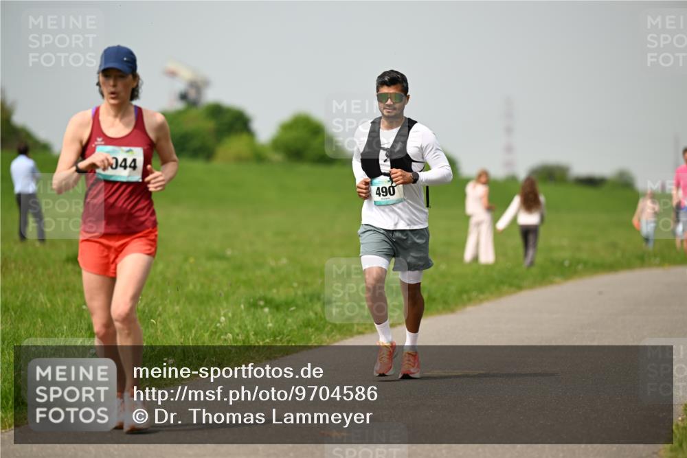 10.05.2026 - 8. Wedeler Halbmarathon Dr. Thomas Lammeyer http://msf.ph/oto/9704586 10.05.2026 11:52:02 Laufen 044, 490 meine-sportfotos.de
