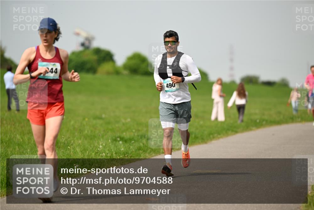 10.05.2026 - 8. Wedeler Halbmarathon Dr. Thomas Lammeyer http://msf.ph/oto/9704588 10.05.2026 11:52:03 Laufen 490 meine-sportfotos.de