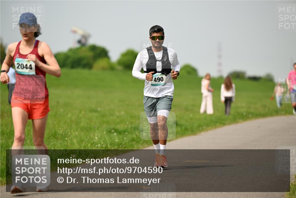 10.05.2026 - 8. Wedeler Halbmarathon Dr. Thomas Lammeyer http://msf.ph/oto/9704590 10.05.2026 11:52:03 Laufen 2044, 490 meine-sportfotos.de