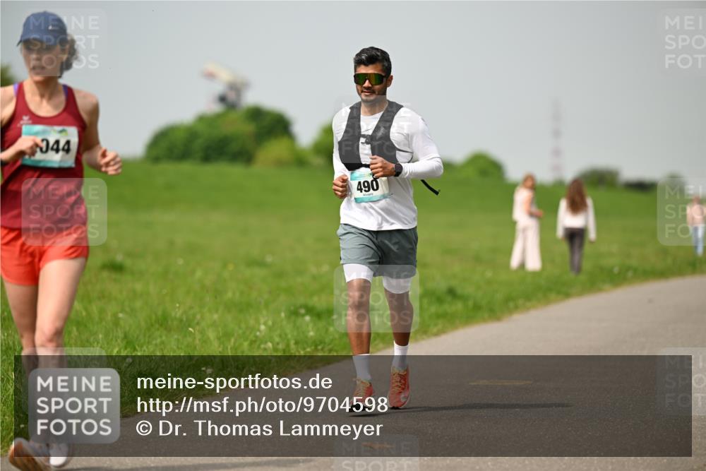 10.05.2026 - 8. Wedeler Halbmarathon Dr. Thomas Lammeyer http://msf.ph/oto/9704598 10.05.2026 11:52:03 Laufen 044, 490 meine-sportfotos.de