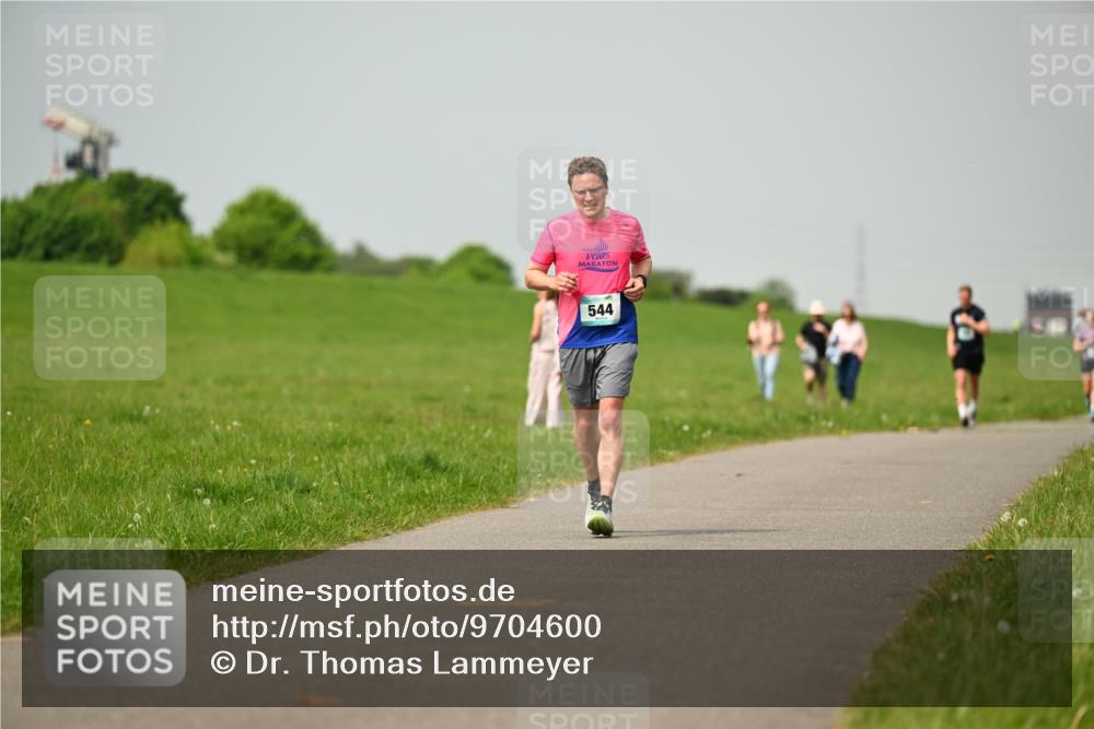 10.05.2026 - 8. Wedeler Halbmarathon Dr. Thomas Lammeyer http://msf.ph/oto/9704600 10.05.2026 11:52:10 Laufen 544 meine-sportfotos.de