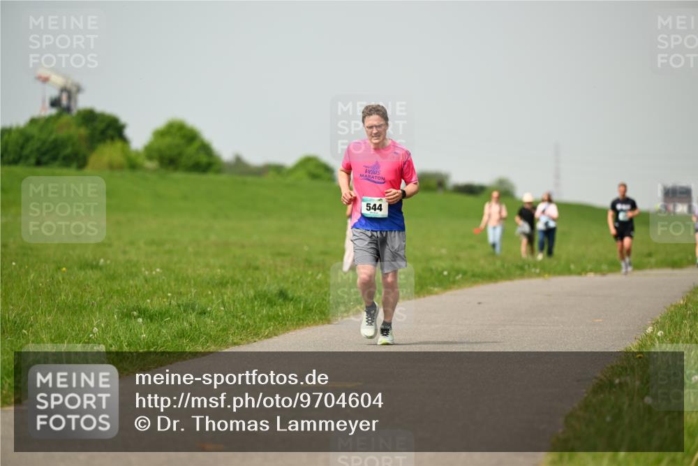 10.05.2026 - 8. Wedeler Halbmarathon Dr. Thomas Lammeyer http://msf.ph/oto/9704604 10.05.2026 11:52:10 Laufen 544 meine-sportfotos.de