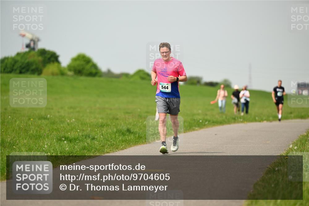 10.05.2026 - 8. Wedeler Halbmarathon Dr. Thomas Lammeyer http://msf.ph/oto/9704605 10.05.2026 11:52:10 Laufen 544 meine-sportfotos.de
