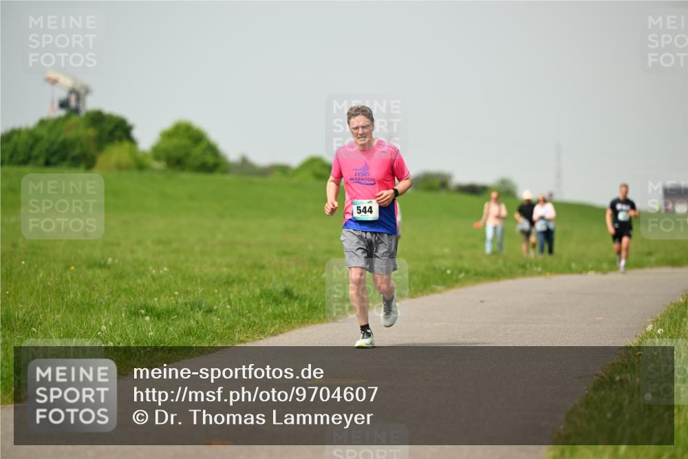 10.05.2026 - 8. Wedeler Halbmarathon Dr. Thomas Lammeyer http://msf.ph/oto/9704607 10.05.2026 11:52:11 Laufen 544 meine-sportfotos.de